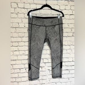 Lululemon leggings size 10 side pockets